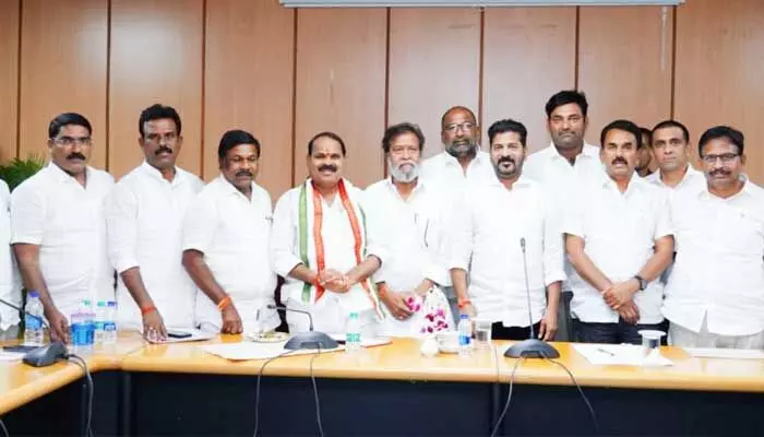 రెండు పార్లమెంట్ స్థానాలు గెలవాలే.. ఎమ్మెల్యేలకు రేవంత్ రెడ్డి కీలక సూచన రెండు పార్లమెంట్ స్థానాలు గెలవాలే.. ఎమ్మెల్యేలకు రేవంత్ రెడ్డి కీలక సూచన