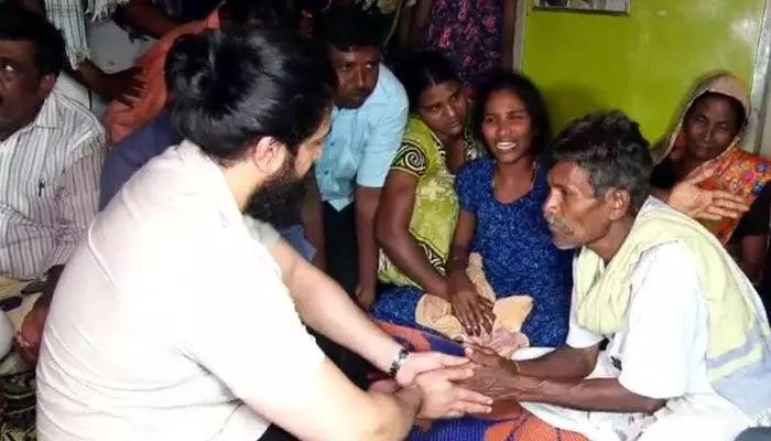 అభిమానంతో మా కోసం మీ ప్రాణాలను పణంగా పెట్టకండి.. కన్నీళ్లు పెట్టుకున్న హీరో యశ్ అభిమానంతో మా కోసం మీ ప్రాణాలను పణంగా పెట్టకండి.. కన్నీళ్లు పెట్టుకున్న హీరో యశ్