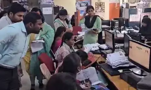 ప్రజాపాలన దరఖాస్తుల డేటా ఎంట్రీ ఎలా జరుగుతుందో తెలుసా? (వీడియో)