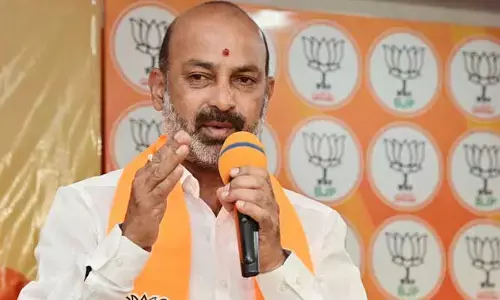 అనుమానం వ్యక్తం చేసిన బండి సంజయ్.. కాంగ్రెస్ సర్కార్ ఎదుట కీలక డిమాండ్