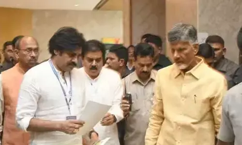 Breaking News: సీఈసీతో చంద్రబాబు భేటీ.. పలు అంశాలపై చర్చ