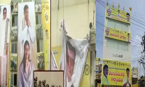 టీడీపీకి బైబై ..కేశినేని భవన్ కు ఉన్న టీడీపీ ఫ్లెక్సీలు తొలిగింపు..