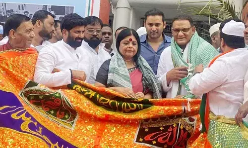 రాష్ట్రంలో కాంగ్రెస్ గెలుపుతో మొక్కు తీర్చుకున్న అజారుద్దీన్