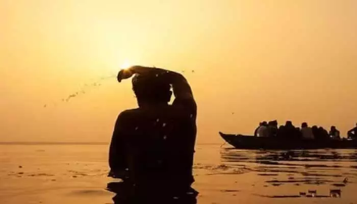 సంక్రాంతి రోజు ఏ సమయంలో స్నానం చేయాలి.. పండితులు ఏం చెబుతున్నారు సంక్రాంతి రోజు ఏ సమయంలో స్నానం చేయాలి.. పండితులు ఏం చెబుతున్నారు