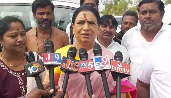 కాళేశ్వరం అవినీతిపై సీబీఐ ఎంక్వైరీ చేయించాలి : డీకే అరుణ కాళేశ్వరం అవినీతిపై సీబీఐ ఎంక్వైరీ చేయించాలి : డీకే అరుణ