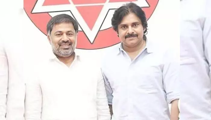 పవన్ను కలిసిన డాక్టర్ ఏలూరి.. ఎందుకంటే....! పవన్ను కలిసిన డాక్టర్ ఏలూరి.. ఎందుకంటే....!