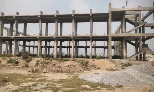 నిధుల లేమితో నిలిచిన నిర్మాణం