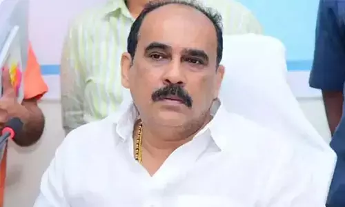 అలకపాన్పు ఎక్కిన మాజీ మంత్రి.. హైదరాబాద్‌‌కు పయనం