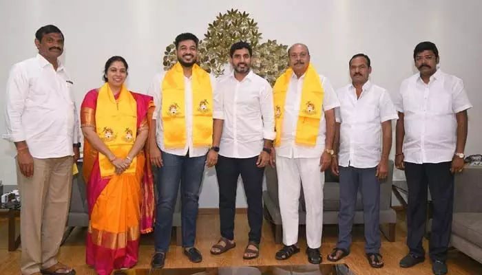 కర్నూలు జిల్లాలో వైసీపీకి షాక్.. టీడీపీలో చేరిన నేతలు కర్నూలు జిల్లాలో వైసీపీకి షాక్.. టీడీపీలో చేరిన నేతలు