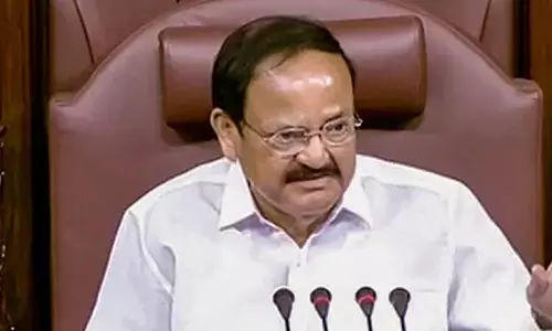 తరచుగా పార్టీలు మారకండి: యువ రాజకీయ నాయకులకు వెంకయ్యనాయుడు సూచన