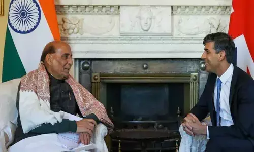 రిషి సునాక్‌తో రాజ్‌నాథ్ సింగ్ భేటీ: పలు కీలక అంశాలపై డిస్కషన్