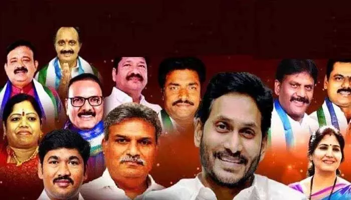 విడుదలైన వైసీపీ అభ్యర్థుల మూడో జాబితా .. మార్పులు చేర్పులు ఇవే విడుదలైన వైసీపీ అభ్యర్థుల మూడో జాబితా .. మార్పులు చేర్పులు ఇవే