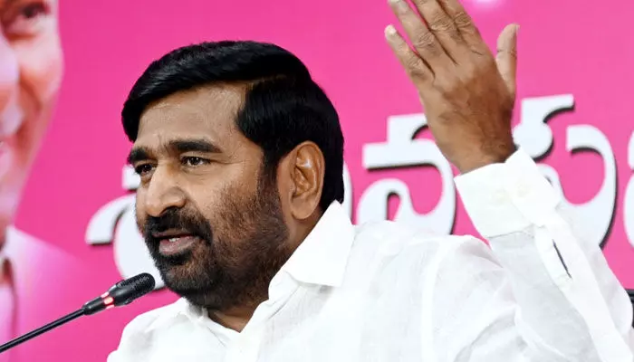 వాళ్లతో కేసీఆర్ ఫోన్లో మాట్లాడుతున్నారు.. జగదీష్ రెడ్డి కీలక వ్యాఖ్యలు వాళ్లతో కేసీఆర్ ఫోన్లో మాట్లాడుతున్నారు.. జగదీష్ రెడ్డి కీలక వ్యాఖ్యలు