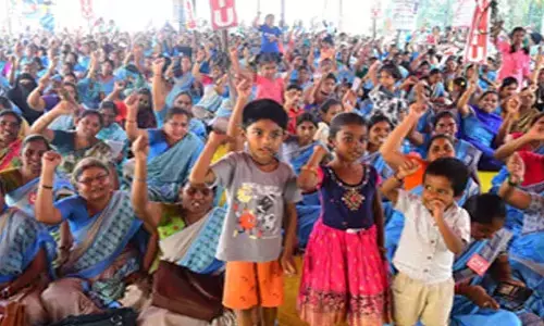 Andhrapradesh:అపరకాళీలాగా మారిన అంగన్ వాడీలు..31వ రోజు కొనసాగిన సమ్మె