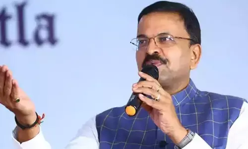 రాజ్యంగాన్ని సక్రమంగా అమలు చేసేవారిని ఎన్నుకోండి.. జేడీ లక్ష్మీనారాయణ ఆసక్తికర వ్యాఖ్యలు