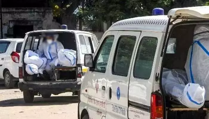 ఊర్లో అంత్యక్రియలకు ఏర్పాట్లు.. ఒక్కసారిగా లేచి కూర్చున్న శవం! ఊర్లో అంత్యక్రియలకు ఏర్పాట్లు.. ఒక్కసారిగా లేచి కూర్చున్న శవం!