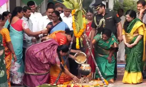రాజ్‌భవన్‌లో సంక్రాంతి సంబరాలు.. పరమాన్నం వండిన గవర్నర్