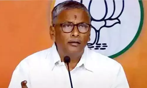 ఉన్న రేషన్‌ కార్డులను తొలగించేందుకు ప్రభుత్వం కుట్ర : మాజీ ఎమ్మెల్యే ఎన్వీఎస్ఎస్ ప్రభాకర్
