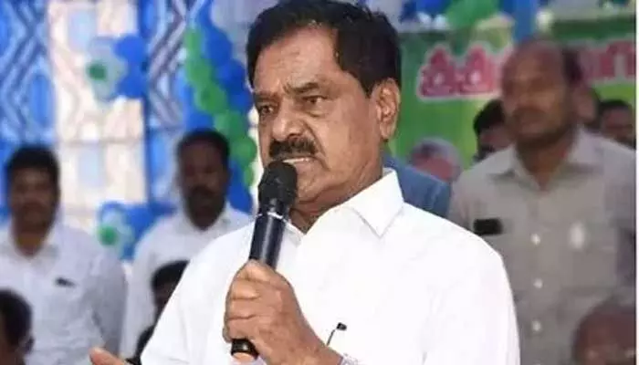 వైసీపీని వీడుతున్న వారంతా చంద్రబాబు కోవర్టులే.. నారాయణస్వామి వైసీపీని వీడుతున్న వారంతా చంద్రబాబు కోవర్టులే.. నారాయణస్వామి