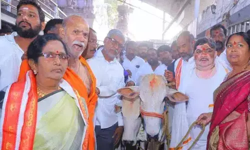 రాజకీయాలను కూడా మార్కెటింగ్ చేస్తున్నారు: మంత్రి