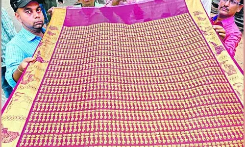 60 గజాల పట్టు వస్త్రంపై రామాయణ ముఖ్య ఘట్టాలు