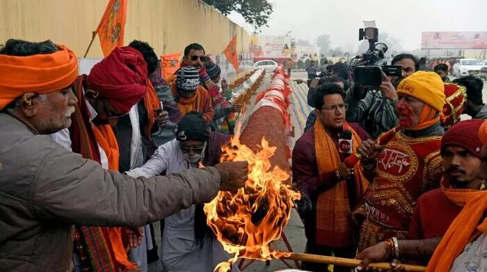 108 అడుగుల అగరవత్తి.. 50 కిలోమీటర్ల మేర సువాసన.. 108 అడుగుల అగరవత్తి.. 50 కిలోమీటర్ల మేర సువాసన..