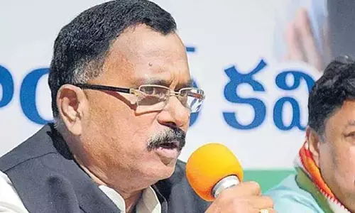 కవిత తన తండ్రి కేసీఆర్‌ను అప్పుడు ఎందుకు ప్రశ్నించలే..? మల్లు రవి