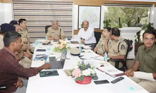 జీహెచ్ఎంసీ పరిధిలోని ట్రాఫిక్​ సమస్యలపై ఫోకస్ పెట్టండి : పోలీసు ఉన్నతాధికారుల సమీక్షలో డీజీపీ