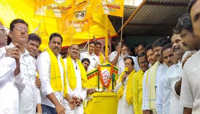 ఎన్టీఆర్ వర్ధంతి కార్యక్రమంలో తిక్కారెడ్డి.. రామారావు పై ప్రశంసల జల్లు ఎన్టీఆర్ వర్ధంతి కార్యక్రమంలో తిక్కారెడ్డి.. రామారావు పై ప్రశంసల జల్లు