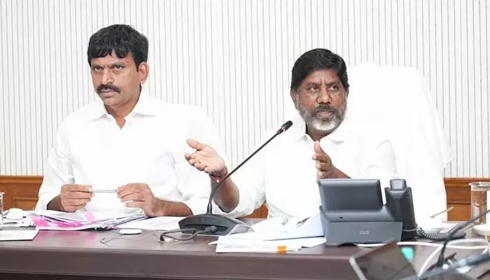 ప్రజలపై భారమొద్దు.. బడ్జెట్ కూర్పుపై డిప్యూటీ సీఎం దిశానిర్దేశం ప్రజలపై భారమొద్దు.. బడ్జెట్ కూర్పుపై డిప్యూటీ సీఎం దిశానిర్దేశం