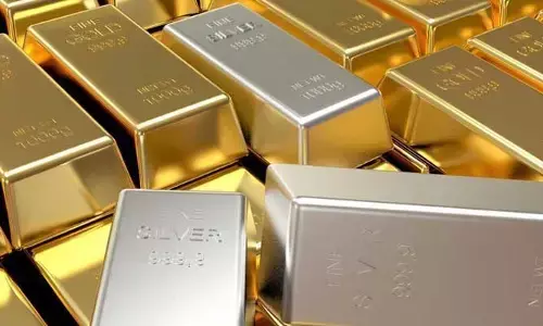 Today Gold, Silver Rates: మహిళలకు గుడ్ న్యూస్.. నేడు తగ్గిన బంగారం, వెండి ధరలు..