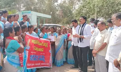 అంగన్వాడీల ఆవేదన పట్టదా: ఉమామహేశ్వర నాయుడు