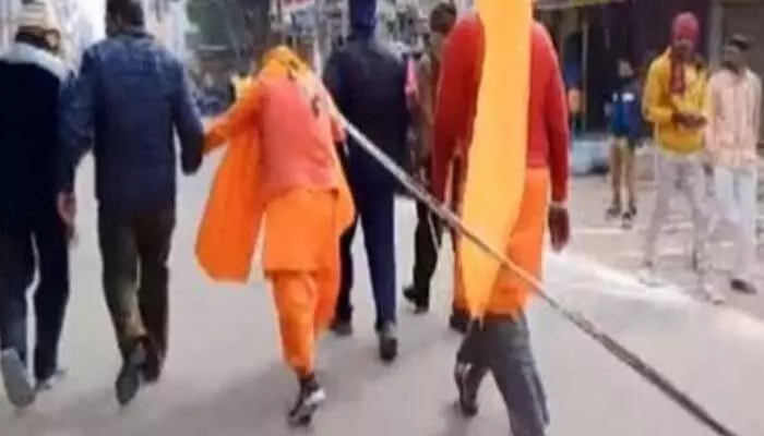 శ్రీరాముడి రథాన్ని జుట్టుతో లాగుతూ.. 566 కిలోమీటర్లు యాత్ర శ్రీరాముడి రథాన్ని జుట్టుతో లాగుతూ.. 566 కిలోమీటర్లు యాత్ర