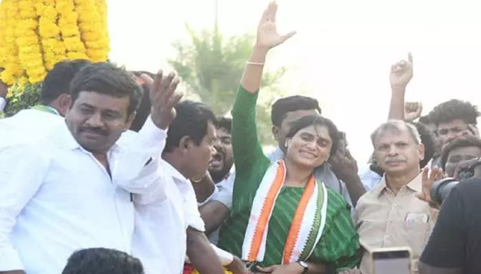 Big Breaking: కాంగ్రెస్ పార్టీ లో చేరడం పై స్పష్టత ఇచ్చిన షర్మిల.. Big Breaking: కాంగ్రెస్ పార్టీ లో చేరడం పై స్పష్టత ఇచ్చిన షర్మిల..