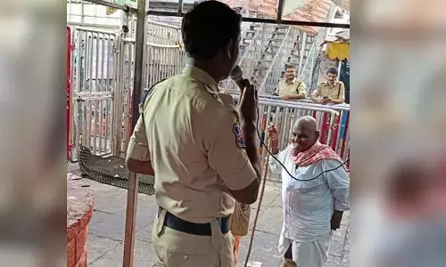 రాజన్న ఆలయంలో వింత పరిస్థితి.. ఉద్యోగం ఒక్కటే విధులు రెండు
