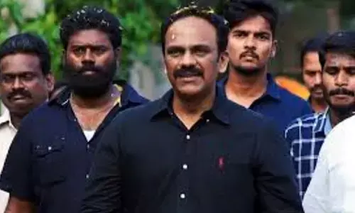 వంగవీటి రాధా టార్గెట్‌గా వాట్సప్ మెసేజ్‌లు.. విజయవాడ సెంట్రల్‌లో కలకలం..