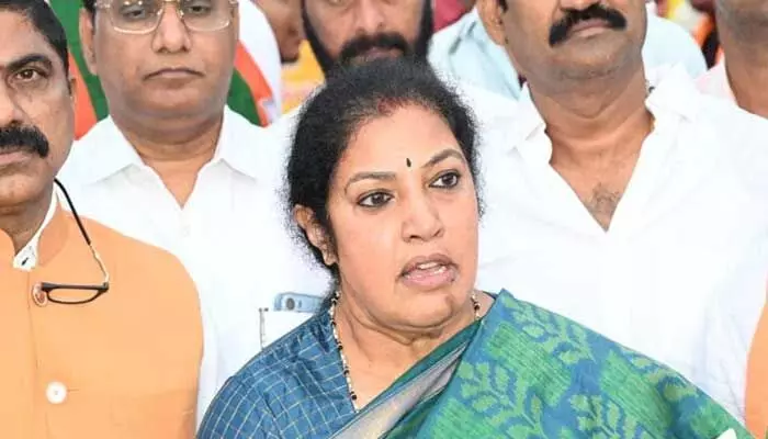 కేంద్ర ప్రభుత్వ పథకాలను వైసీపీ హైజాక్ చేసింది..దగ్గుబాటి పురంధేశ్వరి కేంద్ర ప్రభుత్వ పథకాలను వైసీపీ హైజాక్ చేసింది..దగ్గుబాటి పురంధేశ్వరి