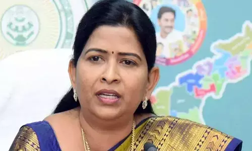 Breaking News: కన్నీరు పెట్టుకున్న తానేటి వనిత..ఎందుకంటే..