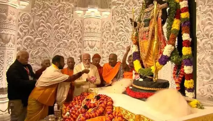 అయోధ్య గర్భగుడిలో ప్రధాని మోడీ తొలి పూజ అయోధ్య గర్భగుడిలో ప్రధాని మోడీ తొలి పూజ
