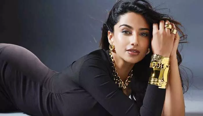 బికినీ ధరించి థాయిలాండ్ దీవుల్లో ప్రకృతిని ఆస్వాదిస్తోన్న మీనాక్షి చౌదరి బికినీ ధరించి థాయిలాండ్ దీవుల్లో ప్రకృతిని ఆస్వాదిస్తోన్న మీనాక్షి చౌదరి