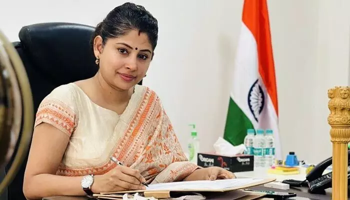 స్మితా సబర్వాల్ ఎమోషనల్ ట్వీట్ వైరల్.. అంత కష్టం ఏం వచ్చిందని ప్రశ్నిస్తున్న నెటిజన్లు! స్మితా సబర్వాల్ ఎమోషనల్ ట్వీట్ వైరల్.. అంత కష్టం ఏం వచ్చిందని ప్రశ్నిస్తున్న నెటిజన్లు!