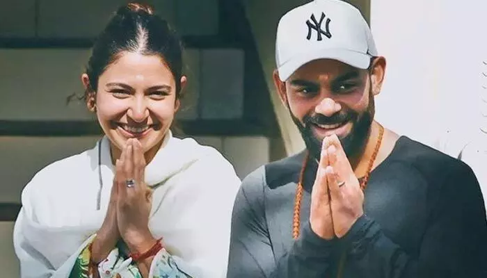 రామ్లల్లాను దర్శించుకున్న విరాట్ కోహ్లీ దంపతులు.. (ఫొటోలు వైరల్) రామ్లల్లాను దర్శించుకున్న విరాట్ కోహ్లీ దంపతులు.. (ఫొటోలు వైరల్)