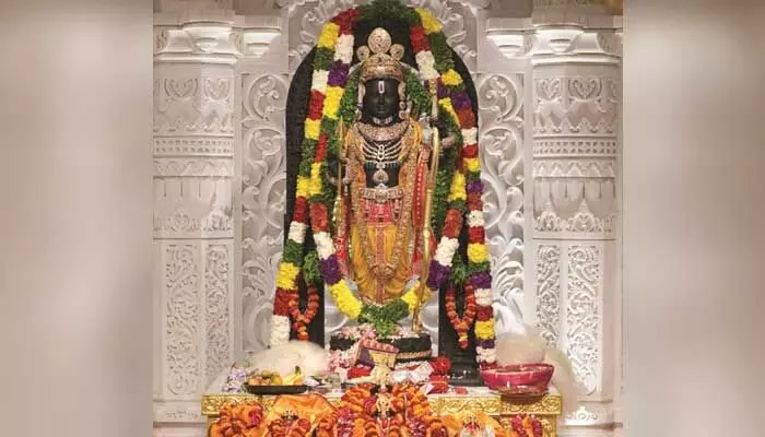 అయోధ్యలో కొలువుదీరిన బాల రాముడు.. ఆభరణాల సీక్రెట్ రివీల్ అయోధ్యలో కొలువుదీరిన బాల రాముడు.. ఆభరణాల సీక్రెట్ రివీల్