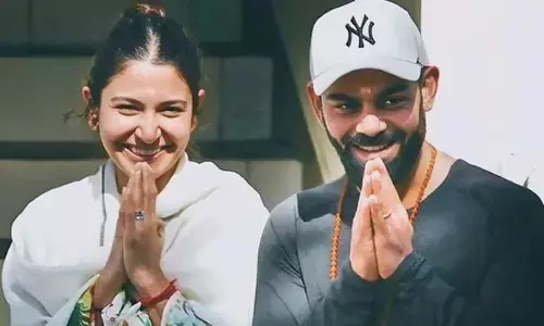 రామ్‌లల్లాను దర్శించుకున్న విరాట్ కోహ్లీ దంపతులు.. (ఫొటోలు వైరల్)