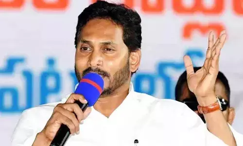 వైసీపీ స్టార్ క్యాంపెయినర్లను రివీల్ చేసిన జగన్.. ఆ మూడు ఛానళ్లపై సీరియస్ కామెంట్స్