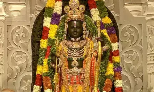 రాంలాల్లాకు అలంకరించిన ఆభరణాలు, పట్టు పీతాంబరాలకు గల ప్రత్యేకత ఏంటో తెలుసా