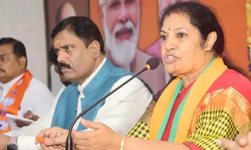దొంగ ఓట్లతో లబ్ధి పొందాలని చూస్తున్న వైసీపీ : బీజేపీ అధ్యక్షురాలు పురందేశ్వరి