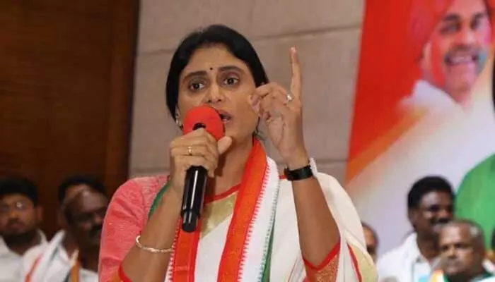 Big Breaking: మా కుటుంబం విడిపోయిందంటే కారణం ఆయనే.. YS Sharmila Big Breaking: మా కుటుంబం విడిపోయిందంటే కారణం ఆయనే.. YS Sharmila
