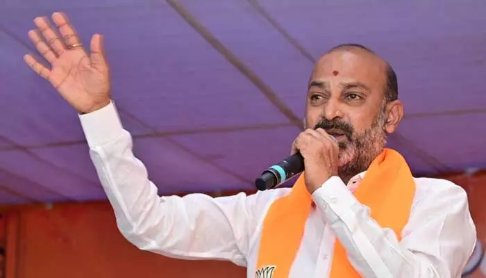 ఈ సారి వారిని ఊచకోత కోయాల్సిందే.. బండి సంజయ్ సంచలన పిలుపు ఈ సారి వారిని ఊచకోత కోయాల్సిందే.. బండి సంజయ్ సంచలన పిలుపు