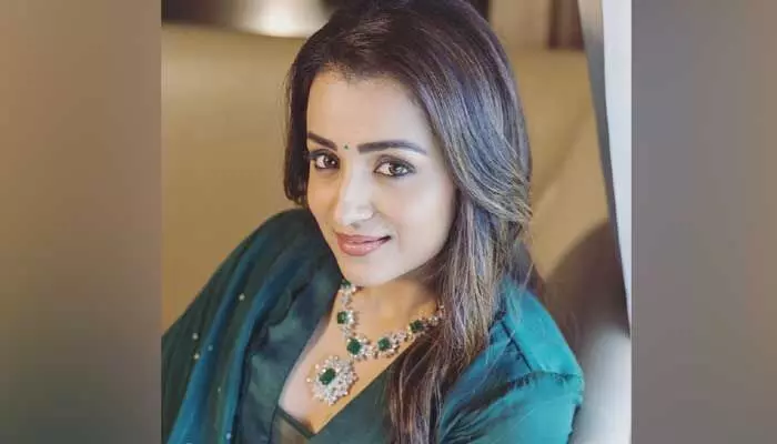 Trisha Krishnan : మత్తెకించే ఫోజులతో మరోసారి ఆకట్టుకుంటున్న త్రిష.. Trisha Krishnan : మత్తెకించే ఫోజులతో మరోసారి ఆకట్టుకుంటున్న త్రిష..